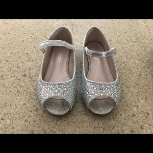 Girls silver peep toe shoe with crystals - size 13